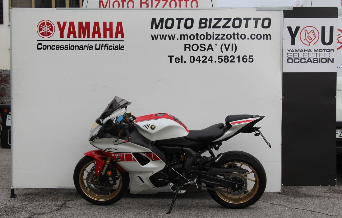 Yamaha R7